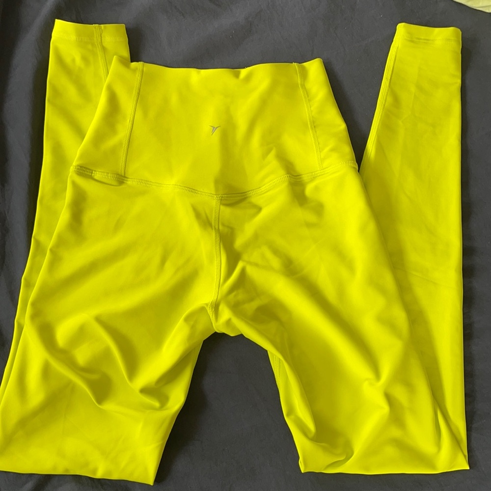 Old Navy Active Neon high waist power soft workout leggings.